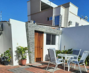 01 HABITACION CON BAÑO PRIVADO Y GARAJE AMOBLADA Y EN URBANIZACION PRIVADA